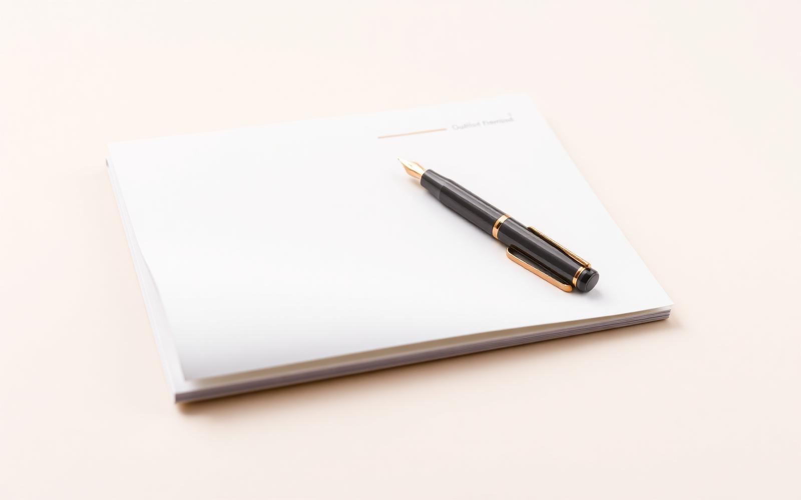 Two speech bubbles symbolizing a qualitative interview